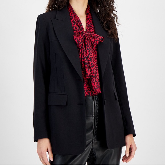 Bar Ill
Women's Bi-Stretch Two-Button
Seamed Jacket size small new with tags - Picture 1 of 1